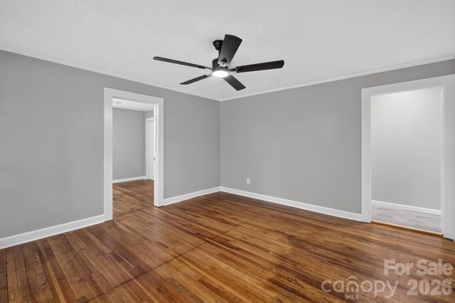 410 Spruce Street SW, Lenoir, NC 28645