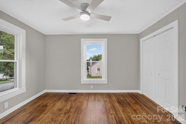 410 Spruce Street SW, Lenoir, NC 28645