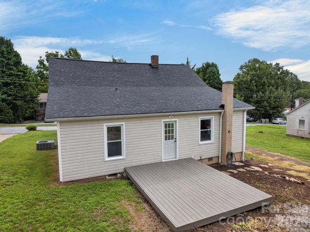 410 Spruce Street SW, Lenoir, NC 28645