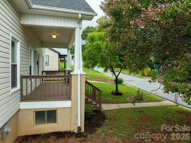 410 Spruce Street SW, Lenoir, NC 28645