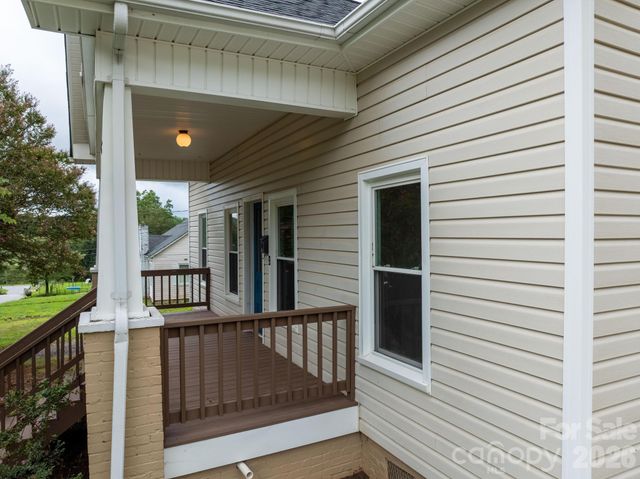410 Spruce Street SW, Lenoir, NC 28645