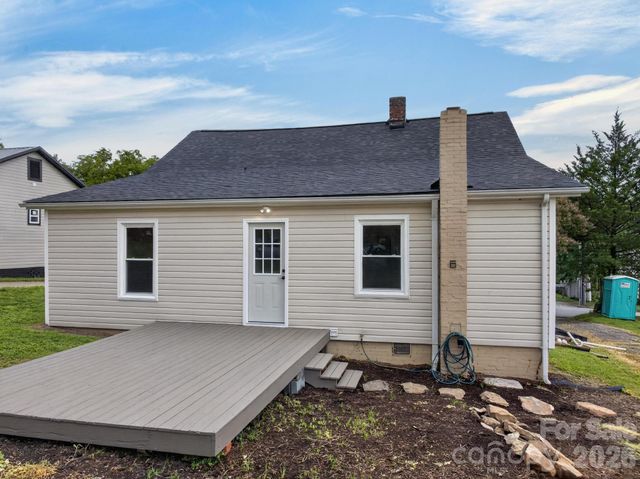 410 Spruce Street SW, Lenoir, NC 28645