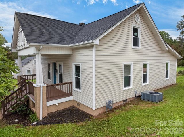 410 Spruce Street SW, Lenoir, NC 28645