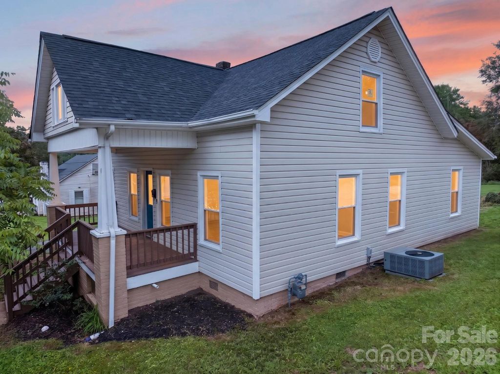 410 Spruce Street SW, Lenoir, NC 28645