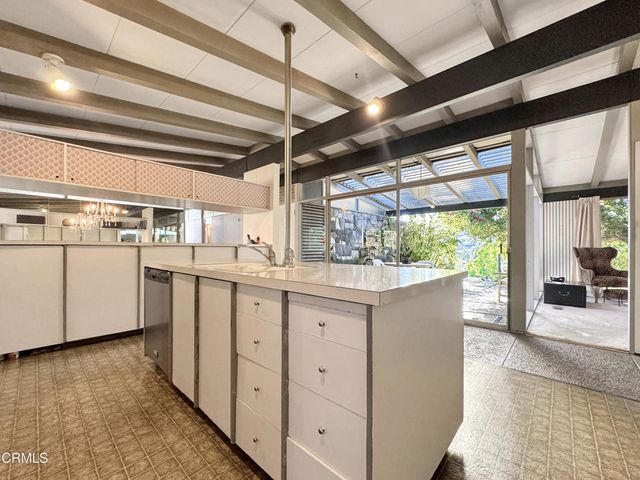 925 Monarch Drive, La Canada Flintridge, CA 91011