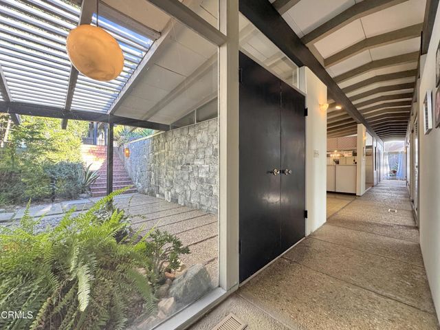 925 Monarch Drive, La Canada Flintridge, CA 91011