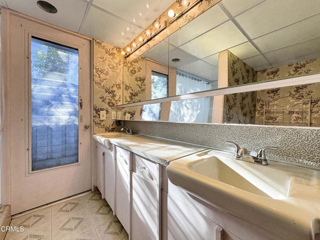 925 Monarch Drive, La Canada Flintridge, CA 91011