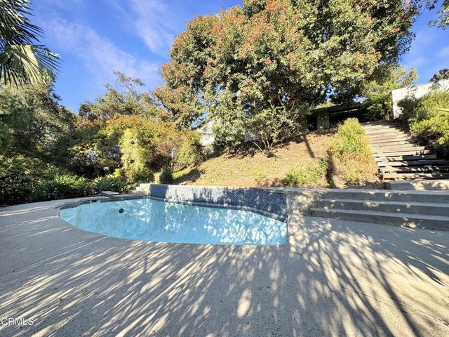 925 Monarch Drive, La Canada Flintridge, CA 91011