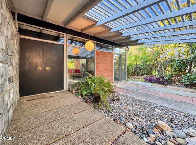 925 Monarch Drive, La Canada Flintridge, CA 91011