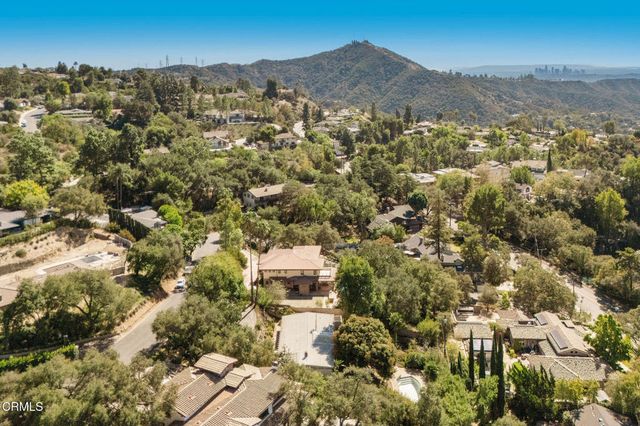 925 Monarch Drive, La Canada Flintridge, CA 91011