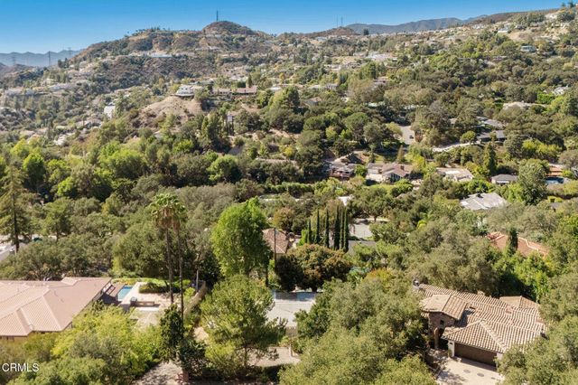 925 Monarch Drive, La Canada Flintridge, CA 91011