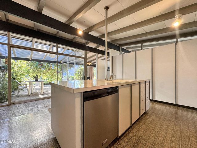 925 Monarch Drive, La Canada Flintridge, CA 91011