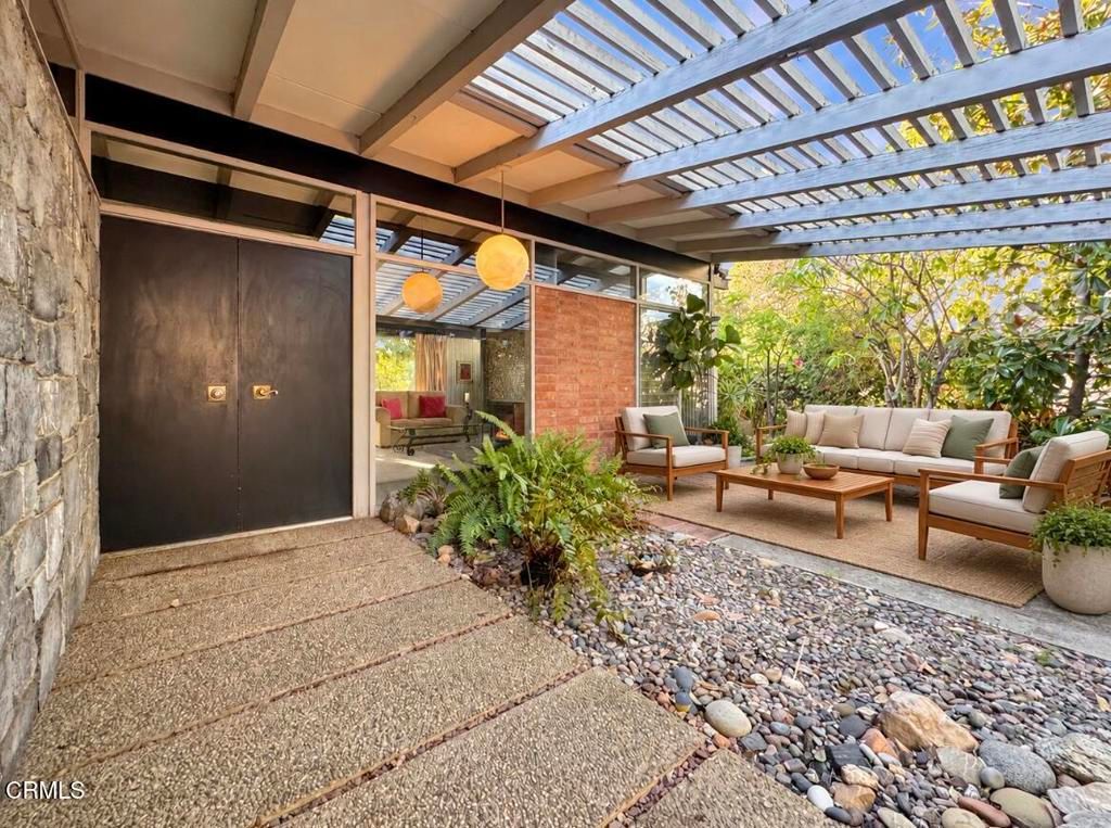 925 Monarch Drive, La Canada Flintridge, CA 91011