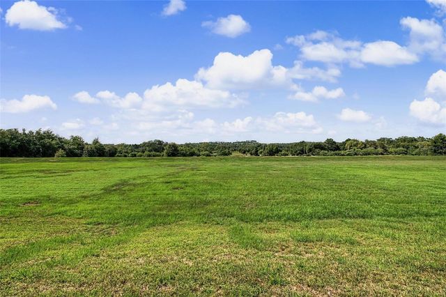 37200 NEUKOM AVENUE, Zephyrhills, FL 33541