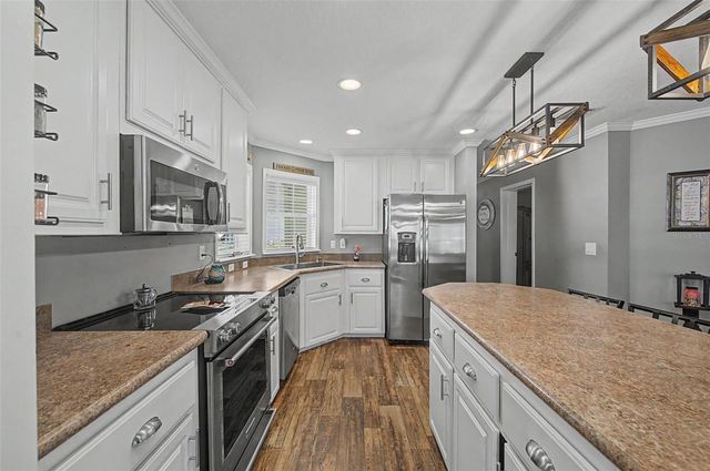 37200 NEUKOM AVENUE, Zephyrhills, FL 33541