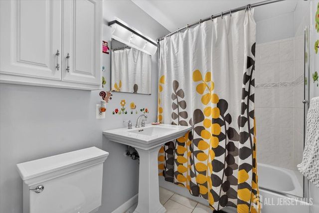 36 Sherwood Avenue, East Brunswick, NJ 08816