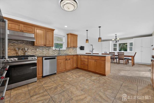 36 Sherwood Avenue, East Brunswick, NJ 08816