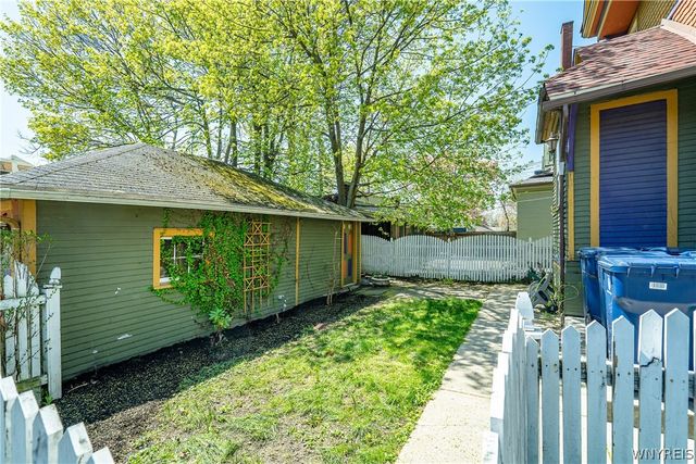 4 Saint Johns Place, Buffalo, NY 14201
