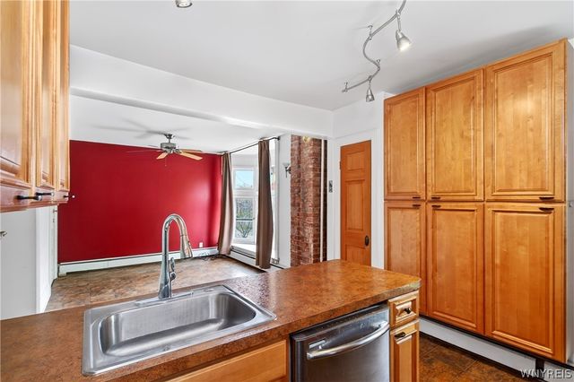 4 Saint Johns Place, Buffalo, NY 14201