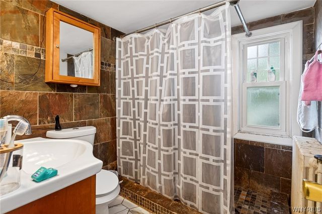 4 Saint Johns Place, Buffalo, NY 14201
