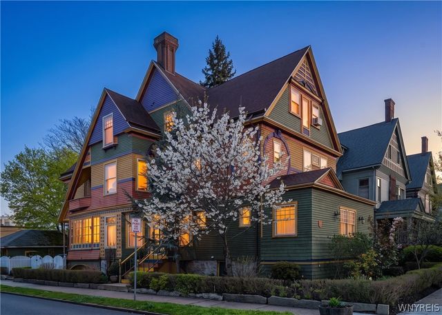 4 Saint Johns Place, Buffalo, NY 14201