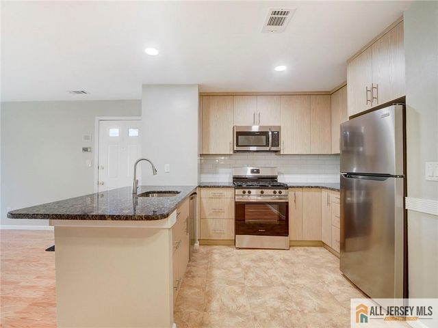 19 Lear Court, East Brunswick, NJ 08816