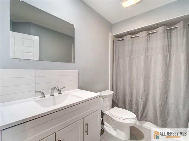 19 Lear Court, East Brunswick, NJ 08816