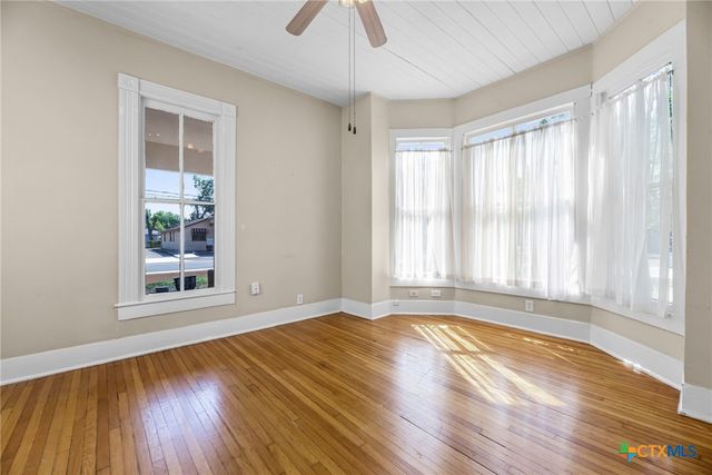 404 N Milam Street, Seguin, TX 78155