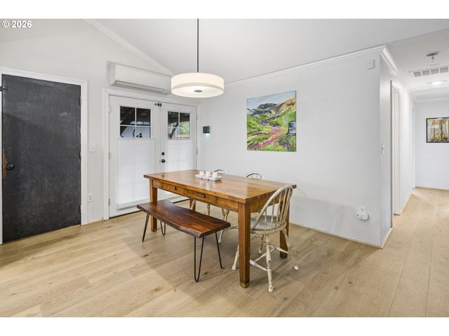9624 Sw 52ND Ave, Portland, OR 97219