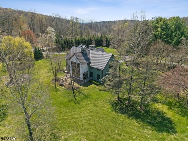 89 Mosle Rd, Peapack Gladstone Boro, NJ 07931