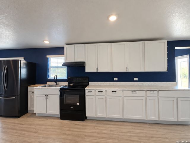 223 CR 6812, Natalia, TX 78059