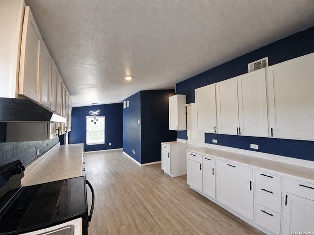 223 CR 6812, Natalia, TX 78059