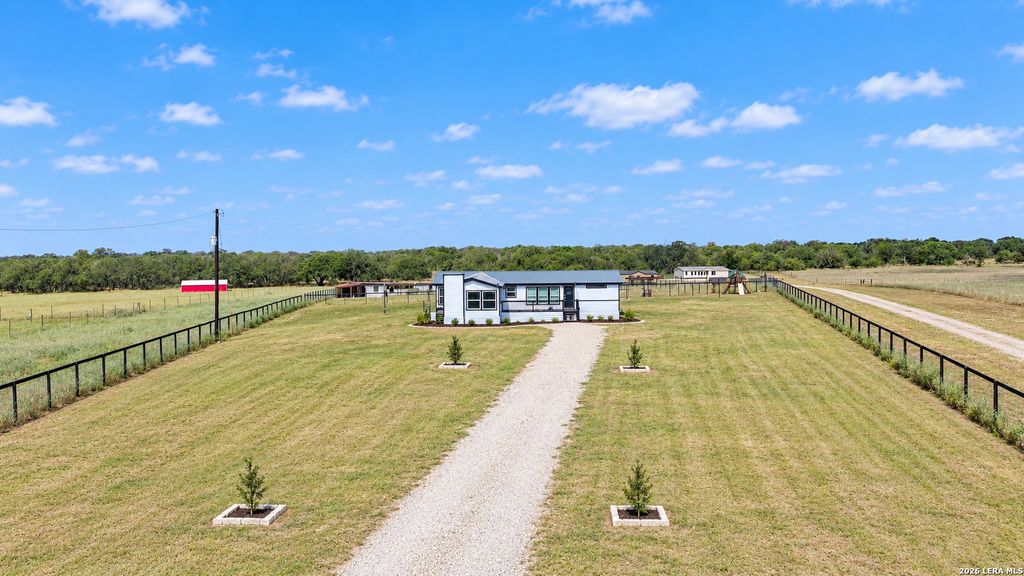 223 CR 6812, Natalia, TX 78059