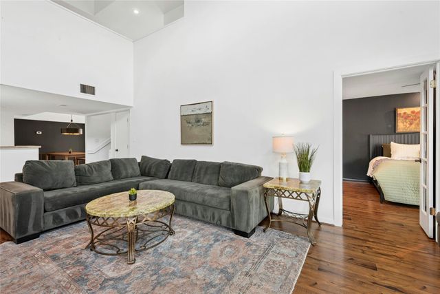 103 Birdie DR, The Hills, TX 78738