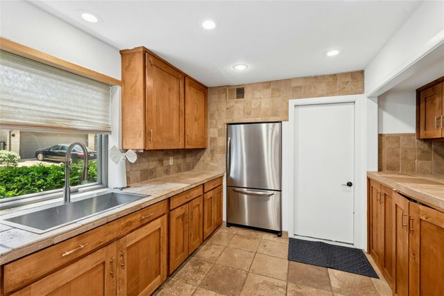 103 Birdie DR, The Hills, TX 78738
