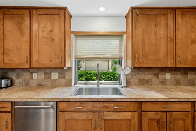 103 Birdie DR, The Hills, TX 78738