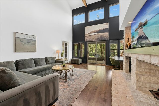 103 Birdie DR, The Hills, TX 78738