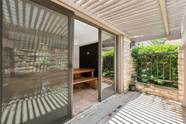103 Birdie DR, The Hills, TX 78738