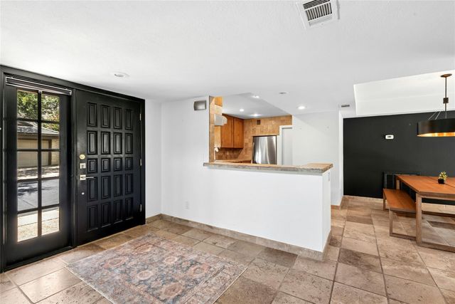 103 Birdie DR, The Hills, TX 78738