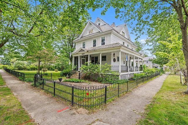 307 Center Street, Dowagiac, MI 49047