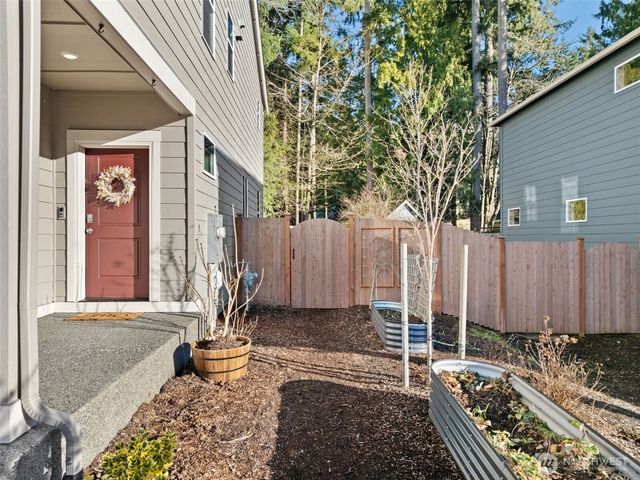 6588 Langley Avenue NE, Bremerton, WA 98311