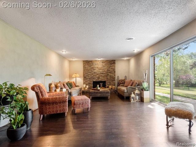 4819 THORNTREE Drive, West Bloomfield Charter Township, MI 48322
