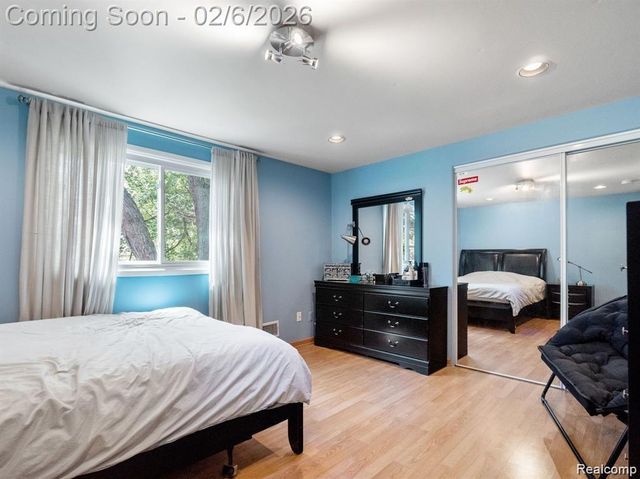 4819 THORNTREE Drive, West Bloomfield Charter Township, MI 48322