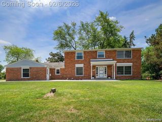 4819 THORNTREE Drive, West Bloomfield Charter Township, MI 48322