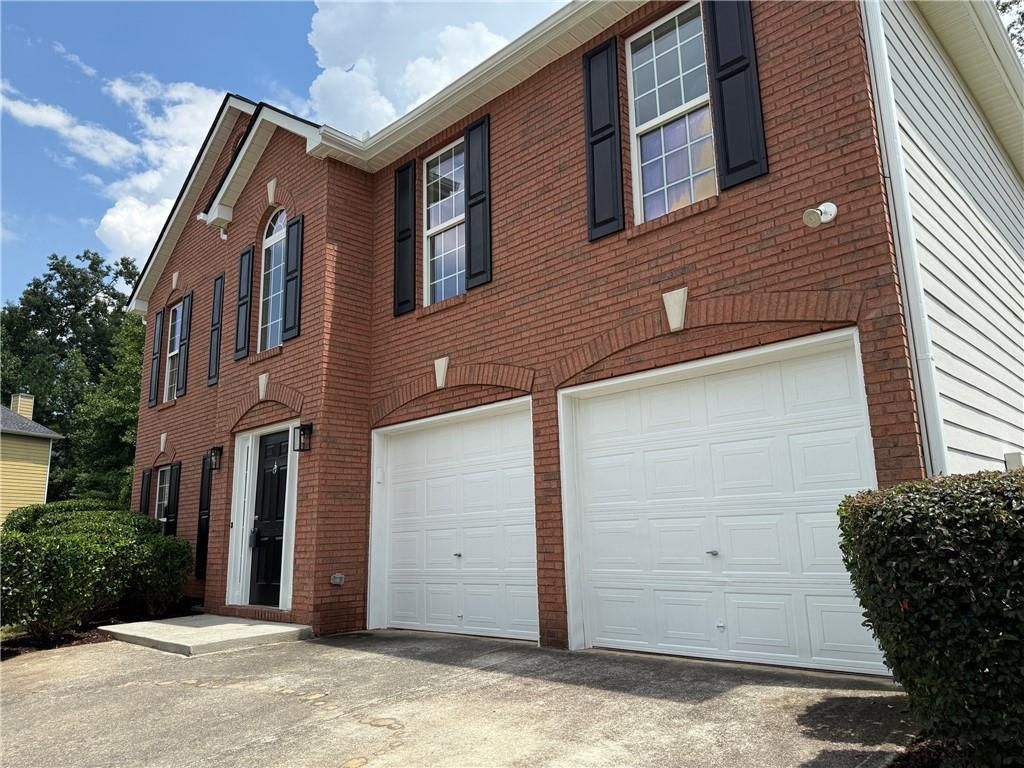 Image 2 of property listing at 2966 Fairton Trail, Lithonia, GA 30038