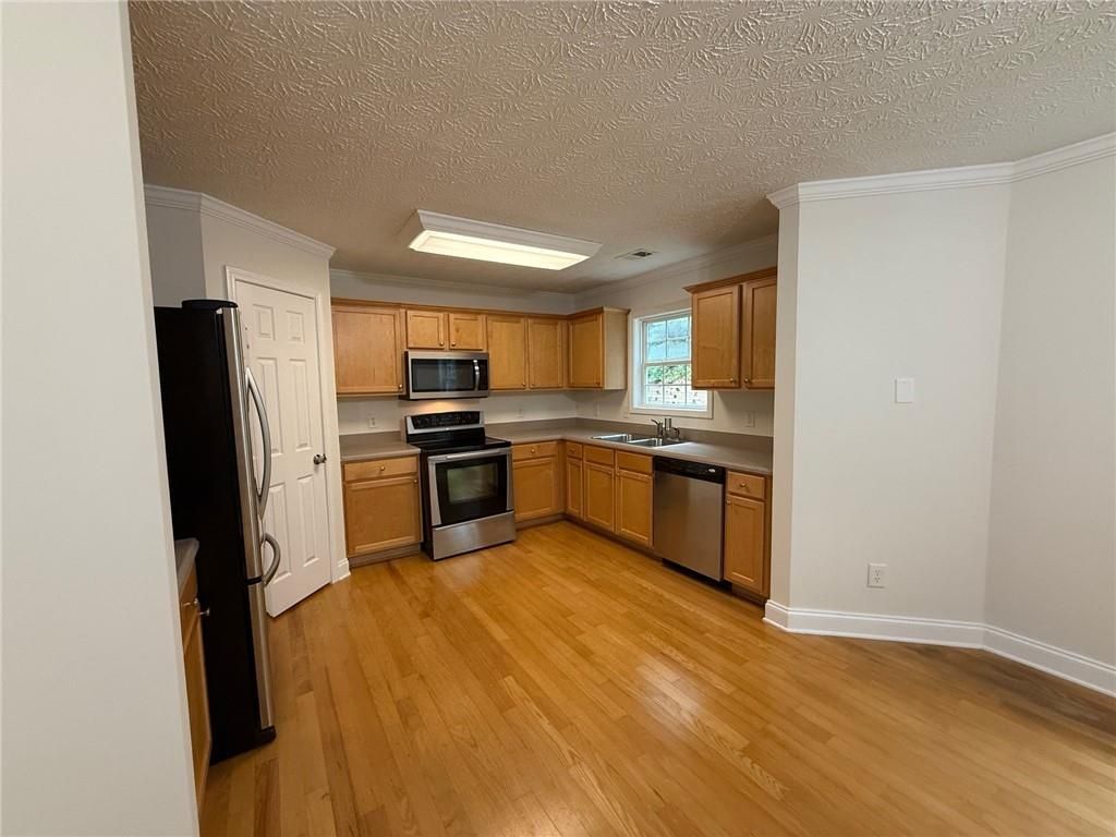 Image 6 of property listing at 2966 Fairton Trail, Lithonia, GA 30038