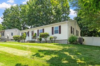 5 Aspen Rd, Springfield, MA 01128