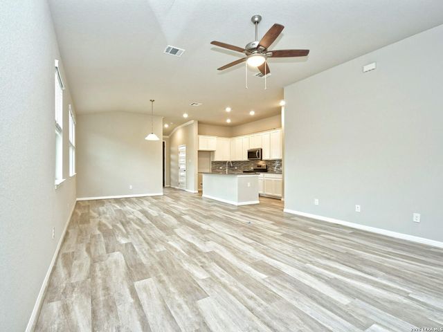 6519 Queen Carol, San Antonio, TX 78239
