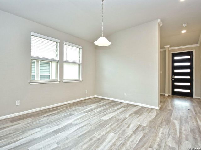 6519 Queen Carol, San Antonio, TX 78239