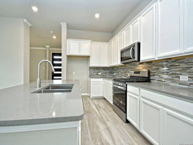 6519 Queen Carol, San Antonio, TX 78239